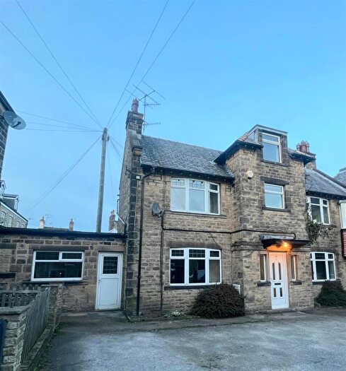 3 Bedroom Town House To Rent In Mitchell Square, Silsden, BD20