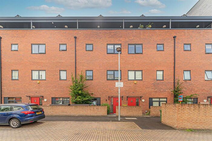 3 Bedroom Terraced House For Sale In Beaumans Drive, London, E17