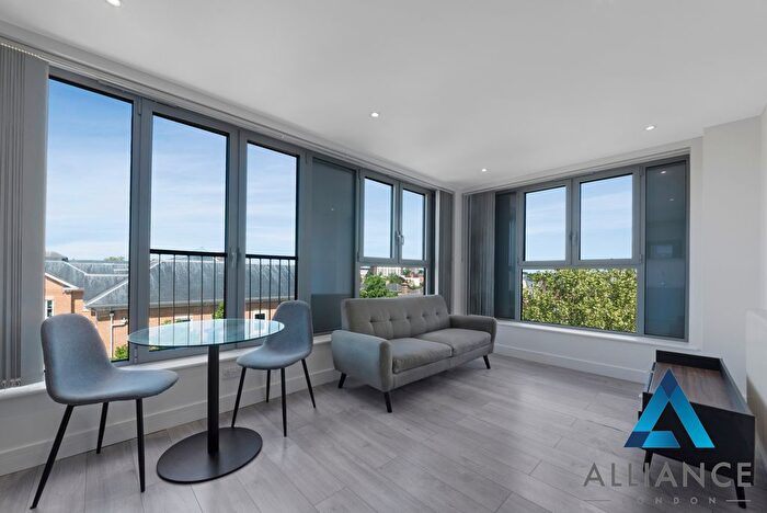 1 Bedroom Flat To Rent In Carlton House, New London Road, Chelmsford, Essex, CM2