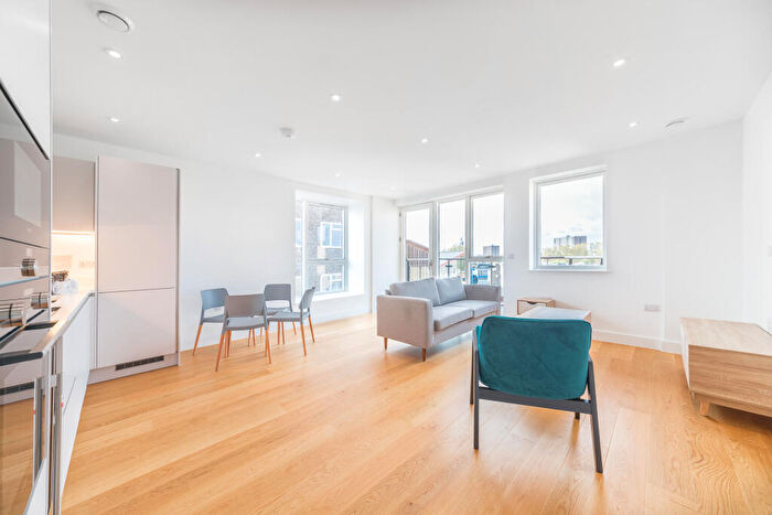 2 Bedroom Apartment To Rent In Tollgate Gardens, London, NW6