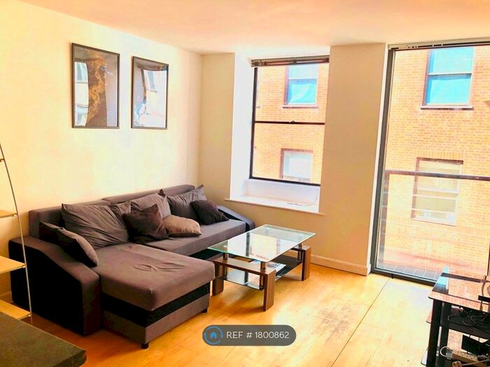 2 Bedroom Flat To Rent In The Atrium, Leeds, LS1