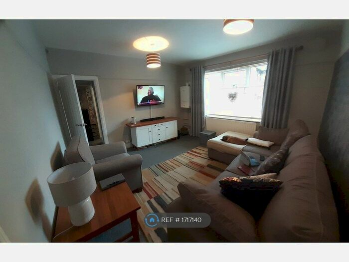 2 Bedroom Flat To Rent In Washway Road, Sale, M33