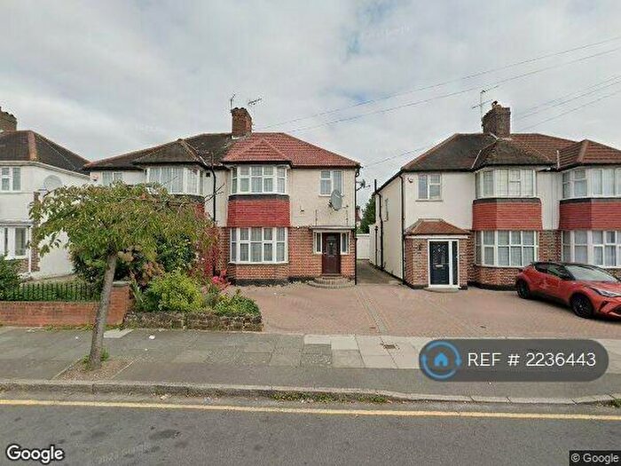 3 Bedroom Semi-Detached House To Rent In Burleigh Gardens, London, N14