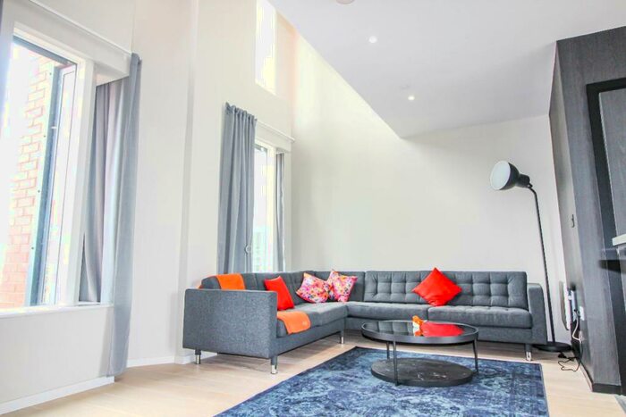 2 Bedroom Apartment To Rent In City Gardens, M15