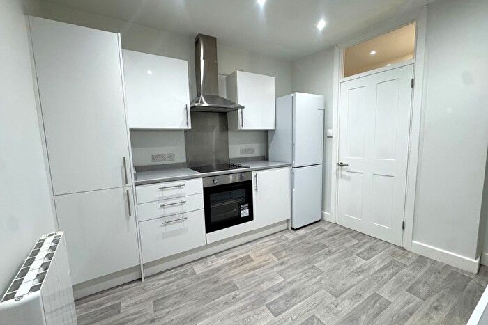 2 Bedroom Flat To Rent In Addlestone, Surrey, KT15