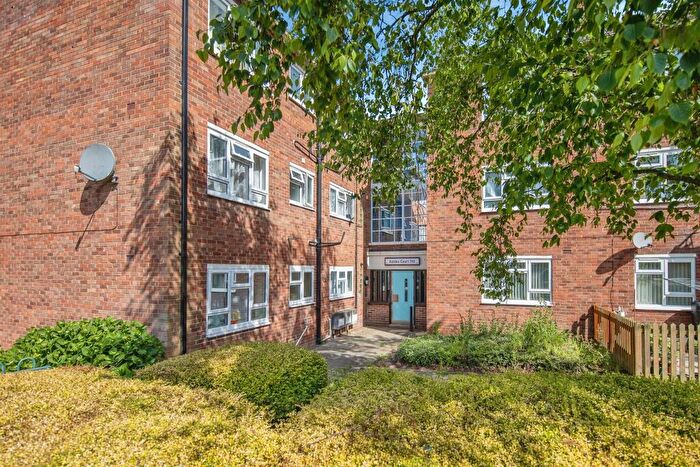 2 Bedroom Apartment For Sale In Sycamore Road, Colchester, CO4
