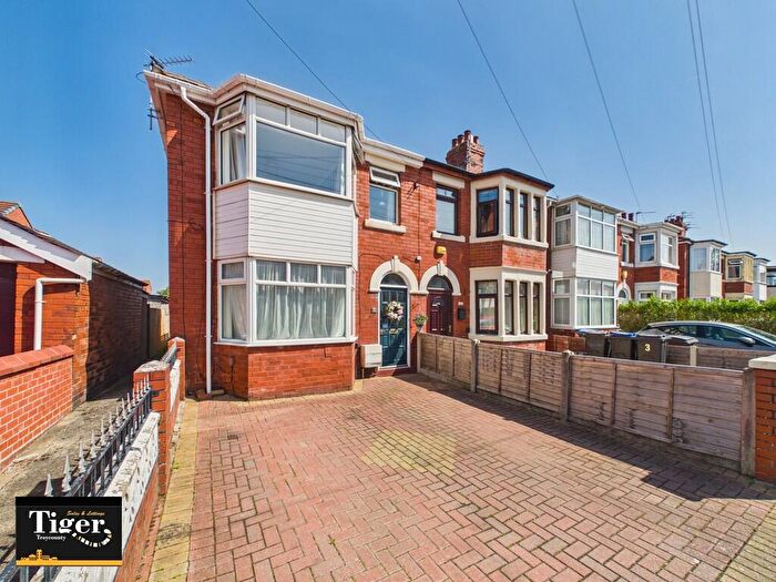 3 Bedroom End Of Terrace House For Sale In Senior Avenue, Blackpool, FY4