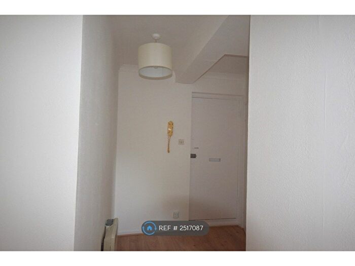1 Bedroom Flat To Rent In Pottersfield, Enfield, EN1