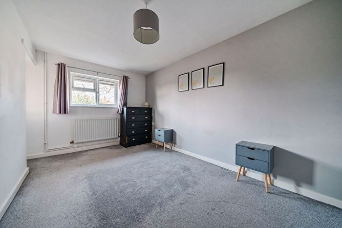 1 Bedroom Flat To Rent In Fieldway, Haslemere, GU27