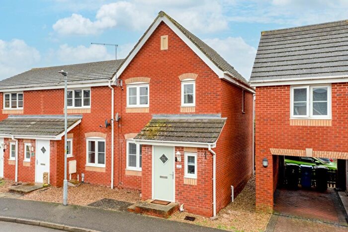 2 Bedroom End Of Terrace House For Sale In Magpie Close, Oakley Vale, NN18