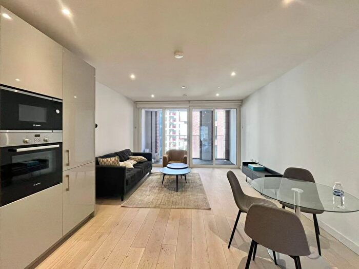 2 Bedroom Flat For Sale In Heygate Street, London, SE17