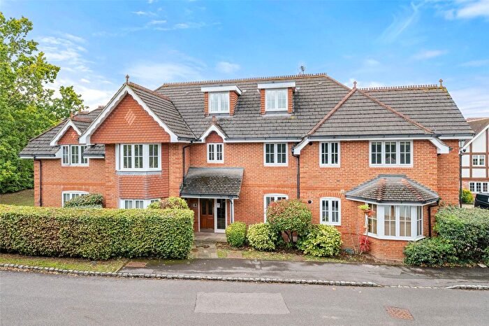 2 Bedroom Flat For Sale In Abbey Place, Warfield, Bracknell, Berkshire, RG42