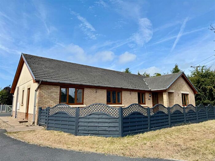 4 Bedroom Detached Bungalow For Sale In Black Lion Road, Gorslas, Llanelli, SA14