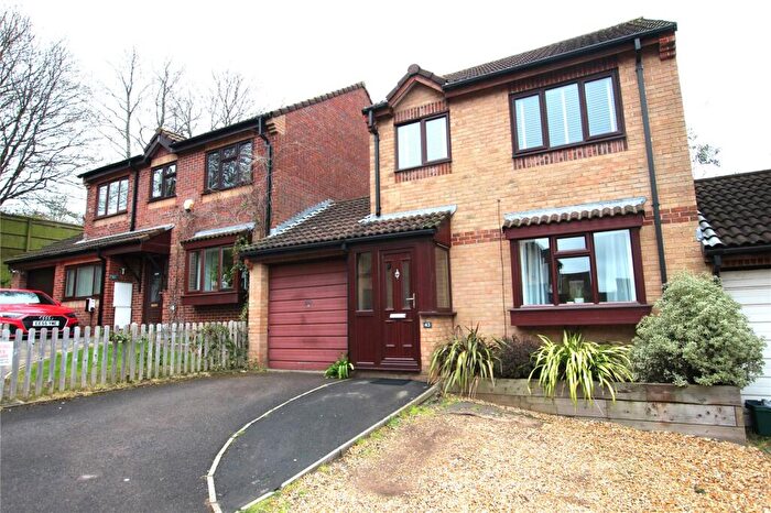 3 Bedroom Link Detached House For Sale In Howes Close, Barrs Court, Bristol, BS30