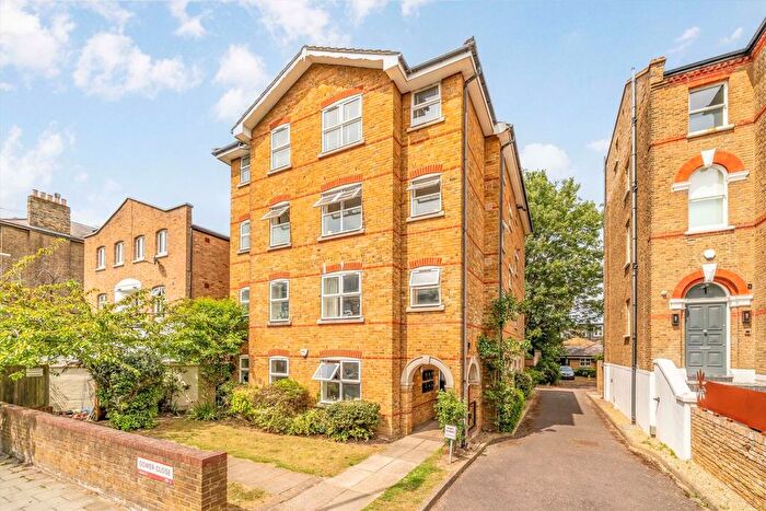 1 Bedroom Flat To Rent In Gower Close, Clapham, SW4