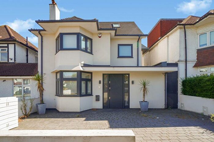 6 Bedroom Semi-Detached House To Rent In Elliot Road, Hendon, NW4