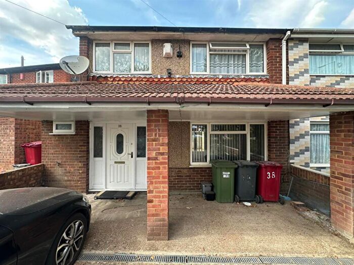 3 Bedroom Semi-Detached House To Rent In Northborough Road, Slough, SL2