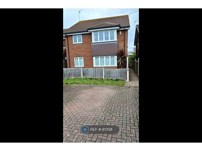 2 Bedroom Flat To Rent In Hinchliffe Close, Poole, BH15