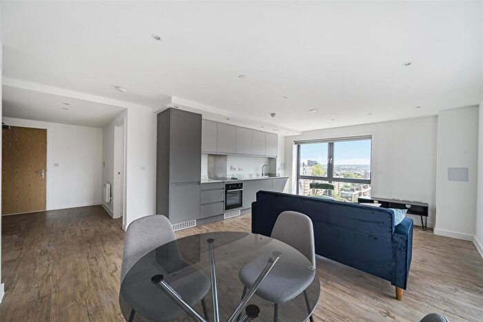 2 Bedroom Apartment To Rent In Phoenix, Saxton Lane, Leeds, LS9