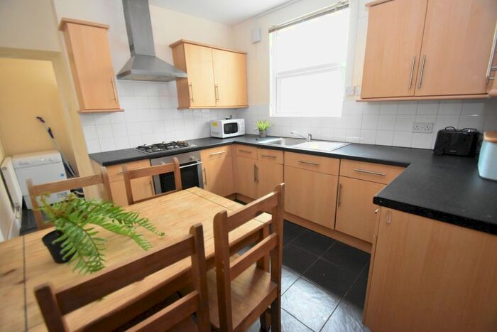 4 Bedroom Property To Rent In Dogfield Street, Cathays, Cardiff, CF24