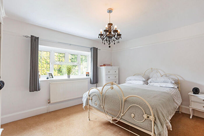 4 Bedroom Detached House For Sale In Avenue Road, Farnborough, GU14