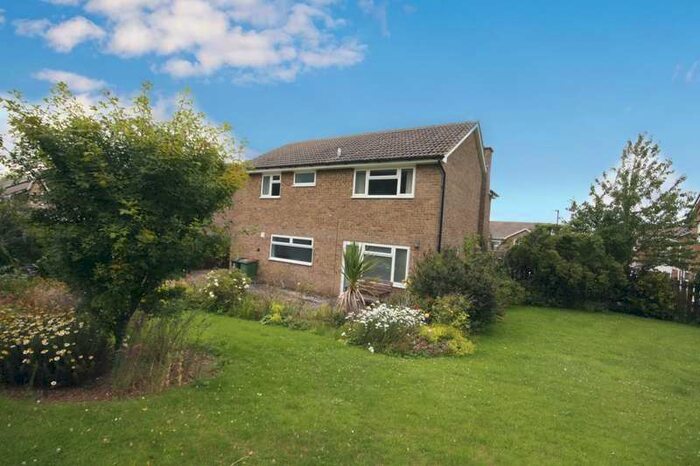 4 Bedroom Detached House For Sale In 7 Oakley Close, Guisborough, Cleveland, TS14