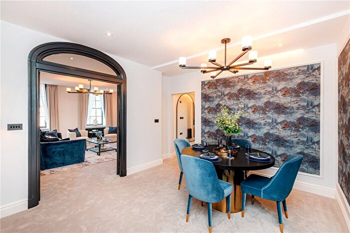 3 Bedroom Flat To Rent In Curzon Street, Mayfair, London, W1J