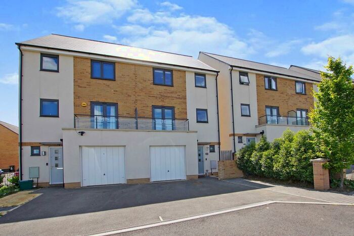 4 Bedroom Semi-Detached House To Rent In Heather Road, Lyde Green, BS16