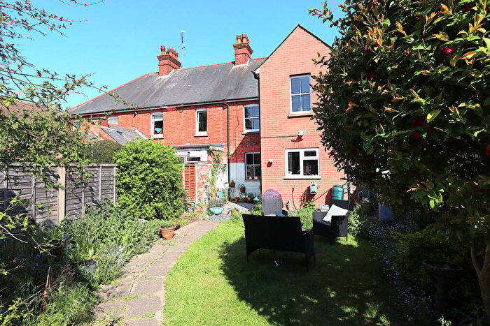 3 Bedroom Semi-Detached House For Sale In Elmsleigh Road, Farnborough, GU14