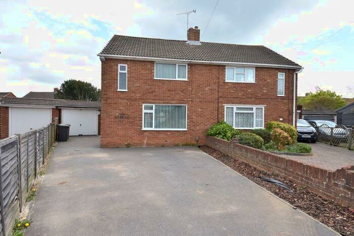 3 Bedroom Semi-Detached House To Rent In Nethercott Close, Luton, LU2