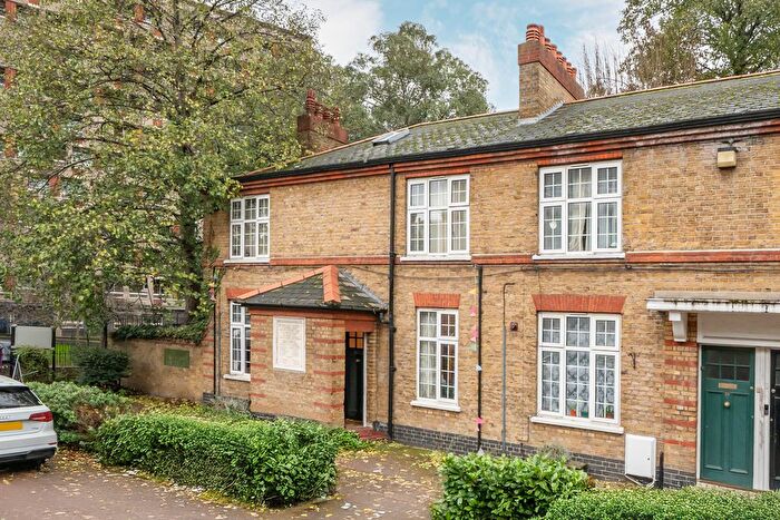 2 Bedroom Flat For Sale In Vaughan Estate, Diss Street, London, E2