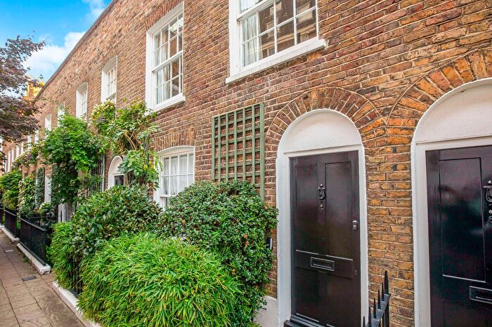 3 Bedroom Detached House For Sale In Brompton Place, London, SW3