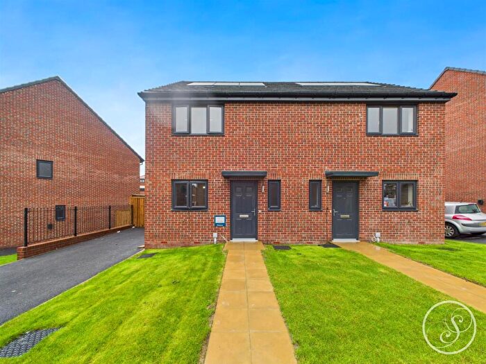 2 Bedroom Semi-Detached House To Rent In Heather Close, Seacroft, Leeds, LS14