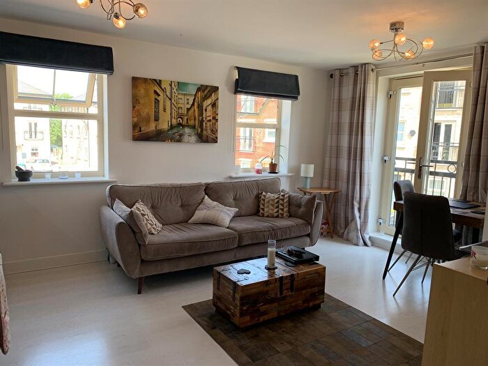2 Bedroom Town House To Rent In Holts Crest Way, Leeds, LS12