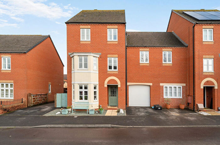 4 Bedroom Semi Detached House For Sale In Lampeter Road, Oakhurst, Swindon, SN25