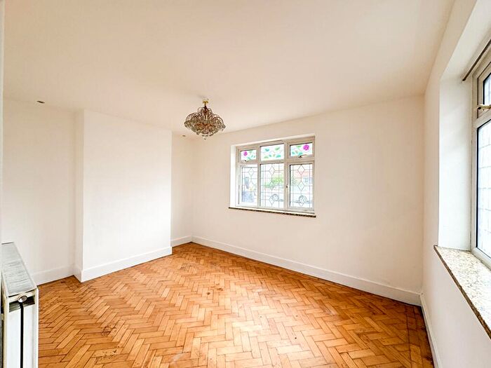 4 Bedroom Detached House To Rent In Montgomery Road, Edgware, HA8