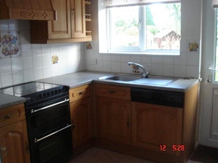 4 Bedroom Bungalow To Rent In Avenue Road, Rushden, NN10