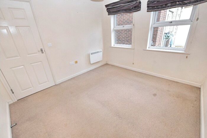2 Bedroom Flat For Sale In Whitehall Road, Leeds, West Yorkshire, LS12