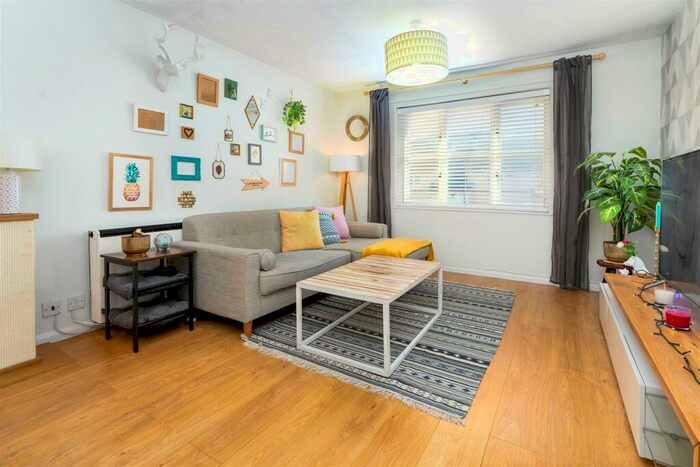 1 Bedroom Apartment To Rent In Heddington Grove, London, N7