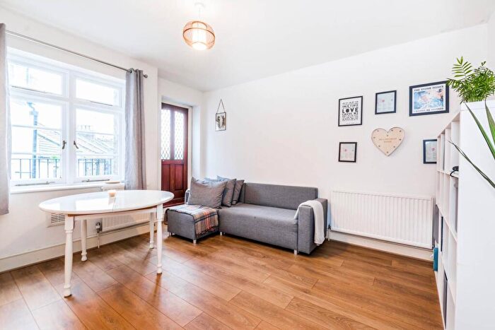 1 Bedroom Flat For Sale In Fairbairn Hall, Plaistow, London, E13