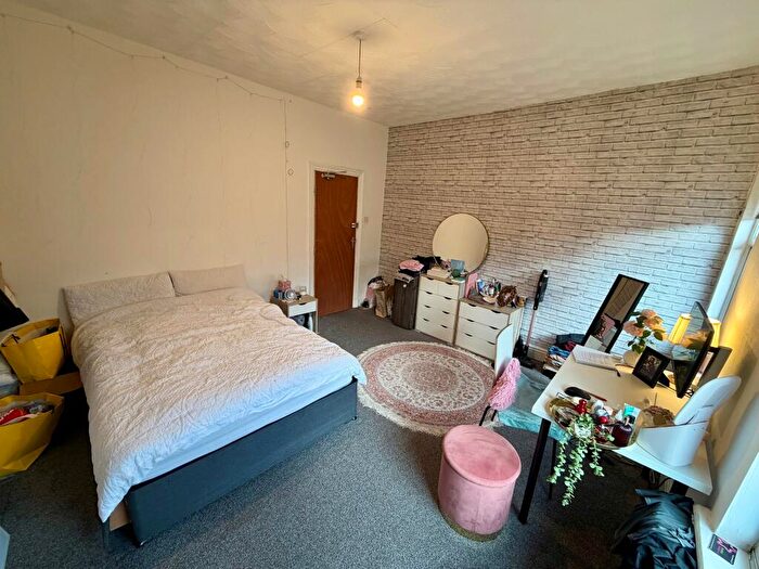 5 Bedroom House To Rent In Cawdor Road, Manchester, M14