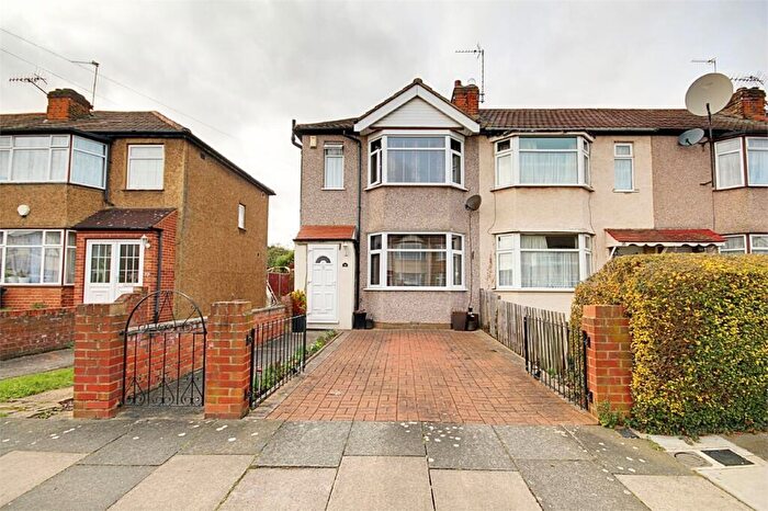 3 Bedroom End Of Terrace House For Sale In Windsor Road, Enfield, Middlesex, EN3