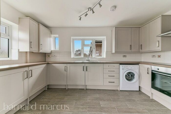 2 Bedroom Flat To Rent In Vale Road, Stoneleigh, KT19