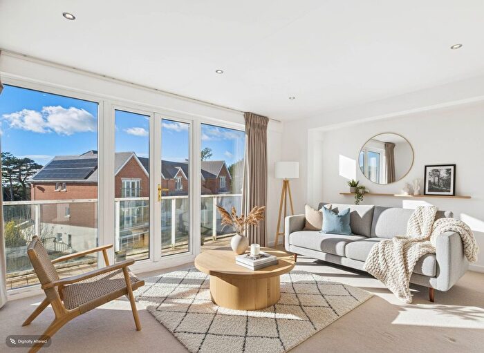 2 Bedroom Flat For Sale In Brynfield Court, Mumbles, Swansea, SA3