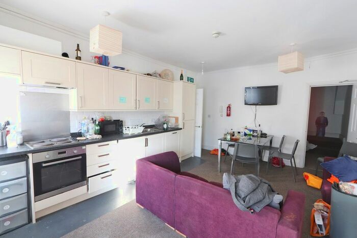 5 Bedroom Flat To Rent In Berkeley Square, Bristol, BS8 - Photo 2