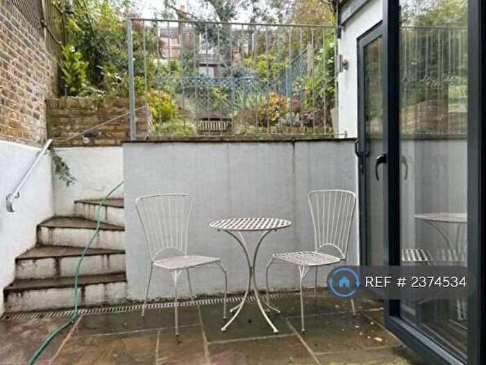 2 Bedroom Flat To Rent In Shakespeare Road, London, SE24