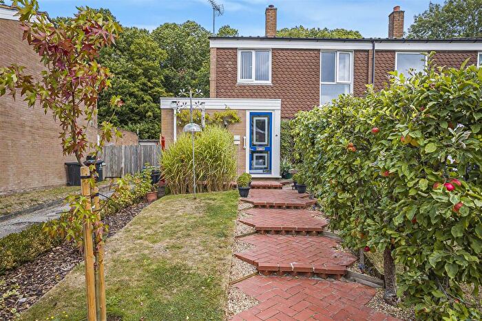 3 Bedroom End Of Terrace House For Sale In Ferndown, Vigo, DA13