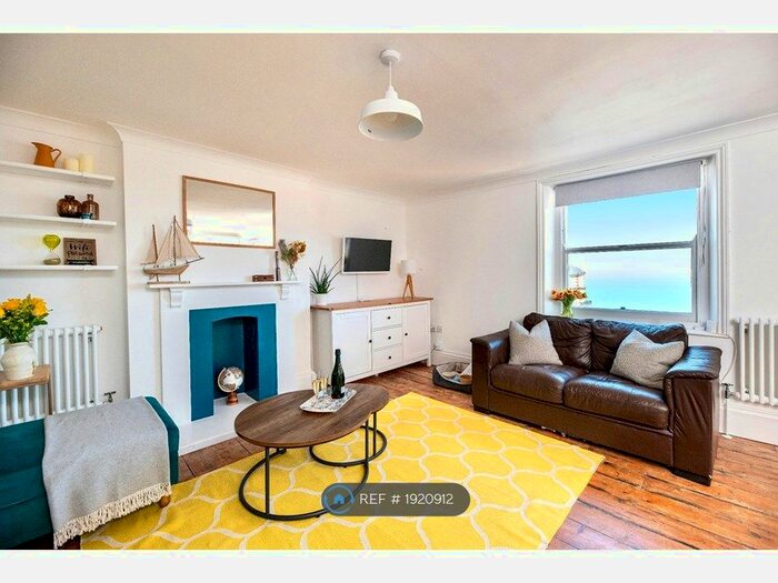 3 Bedroom Flat To Rent In Chandos Square, Broadstairs, CT10