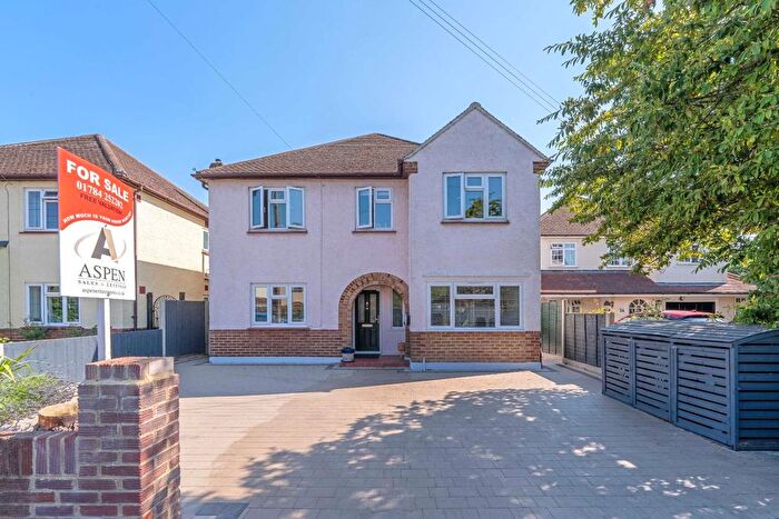 4 Bedroom Detached House For Sale In Fontmell Park, Ashford, TW15