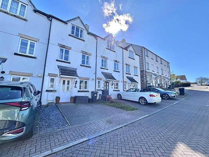 3 Bedroom Town House For Sale In Austen Close, Par, PL24